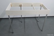 Kasten im Rohbau mit Spanten und Fu&szlig;haltern